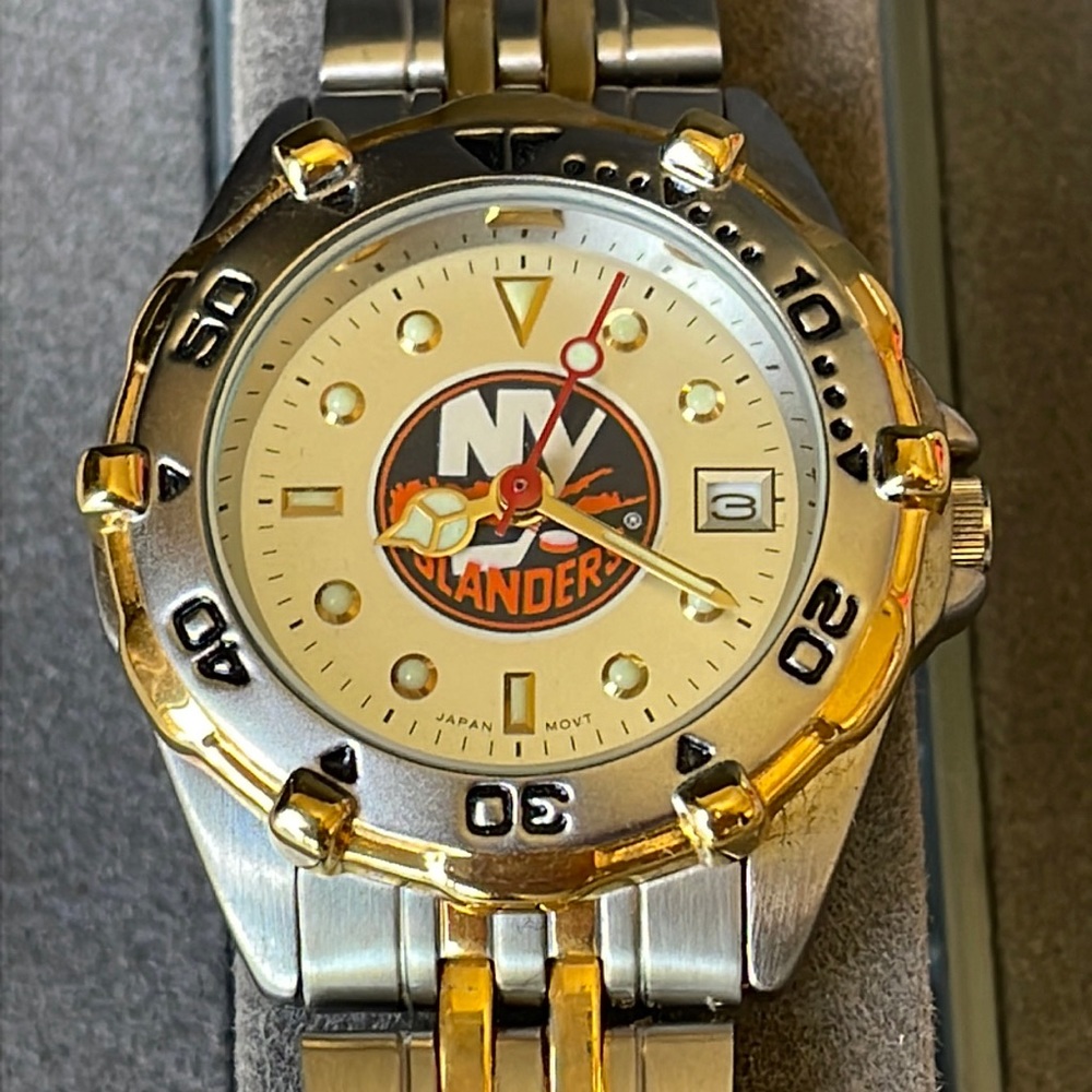 LogoArt sport watch lady ny islanders battery water resistant silver and gold